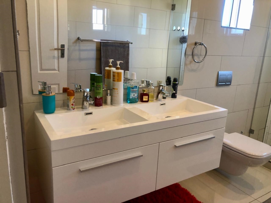4 Bedroom Property for Sale in Parklands North Western Cape
